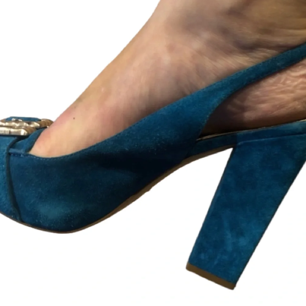 Nine West  size 10 Aqua blue ,turquoise suede slingback heels platform at toe